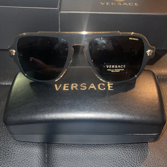 Versace sunglasses - Picture 3 of 3